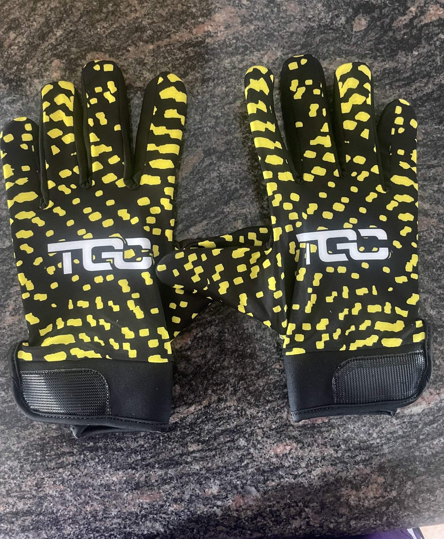 Yellow/Black Polka Dot Gloves